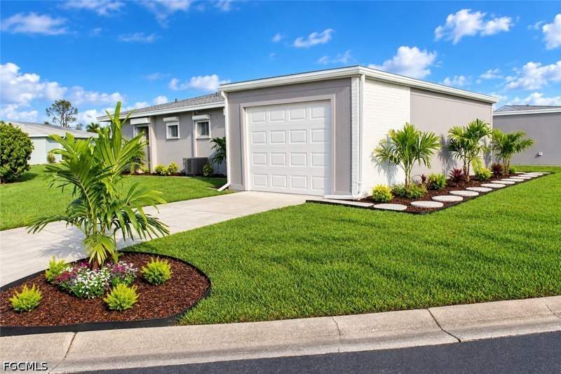 2 bedroom Attached at 8381 Antigua Ct, Leisure Estates, Fort Myers — photo 3