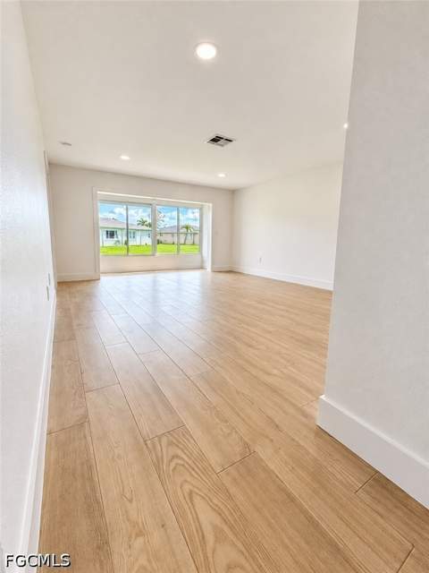 8381 Antigua Ct, Fort Myers FL - photo 8 of 20