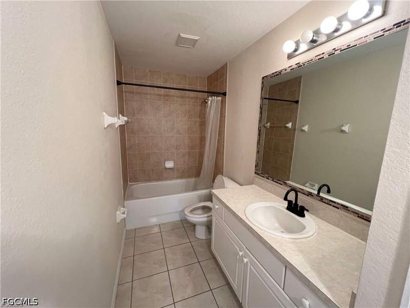 4 bedroom SingleFamilyResidence at 10 NE 20th St, Cape Coral, Cape Coral — photo 3