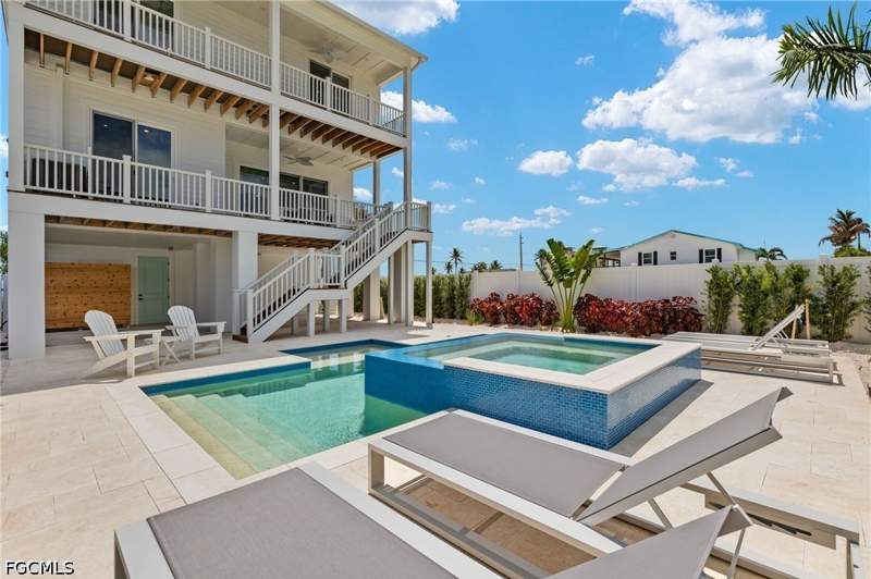 5 bedroom SingleFamilyResidence at 5583 Estero Blvd, Gulf Heights, Fort Myers Beach — photo 4