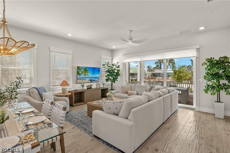 5 bedroom SingleFamilyResidence at 5583 Estero Blvd, Gulf Heights, Fort Myers Beach — photo 5