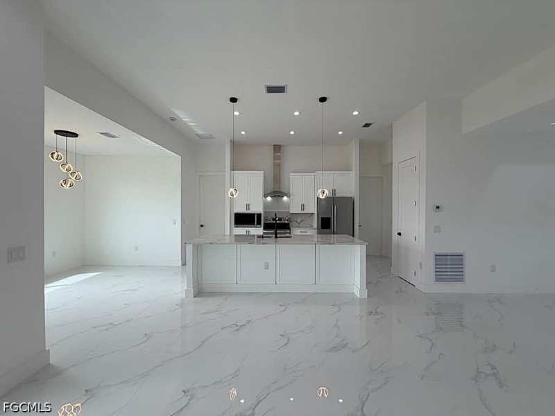 3 bedroom SingleFamilyResidence at 129 Carousel Ave, Banyan Village, Labelle — photo 1