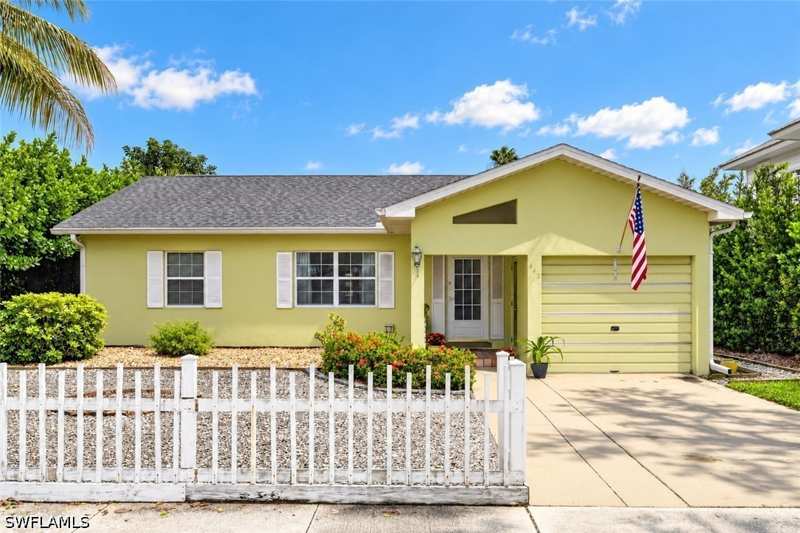 2 bedroom SingleFamilyResidence at 442 Central Ave S, Olde Naples, Naples — photo 1
