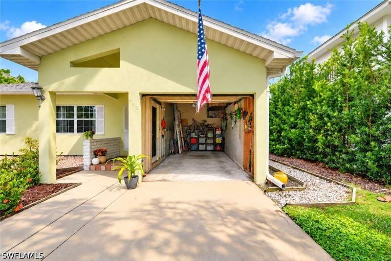 2 bedroom SingleFamilyResidence at 442 Central Ave S, Olde Naples, Naples — photo 4
