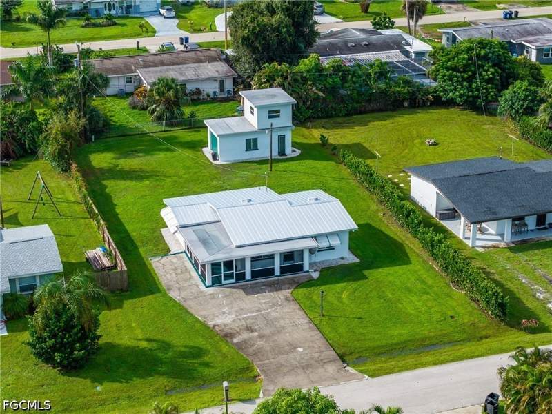 2 bedroom SingleFamilyResidence at 17 Victoria Dr, Kline Manor, North Fort Myers — photo 3