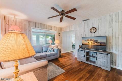17 Victoria Dr, North Fort Myers FL - photo 6 of 38