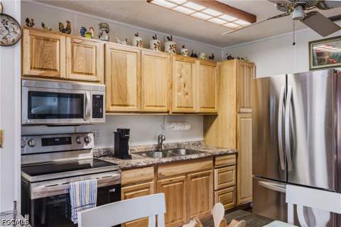 17 Victoria Dr, North Fort Myers FL - photo 8 of 38
