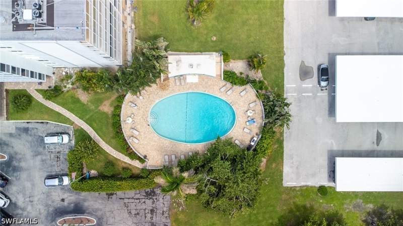 bedroom Condominium at 5 Bluebill Ave 105, Vanderbilt Towers, Naples — photo 3