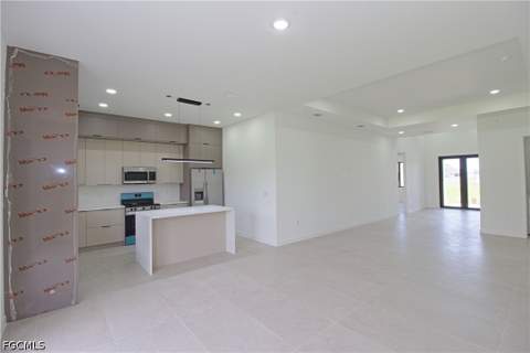 2812 NW 27th Ave, Cape Coral FL - photo 10 of 49