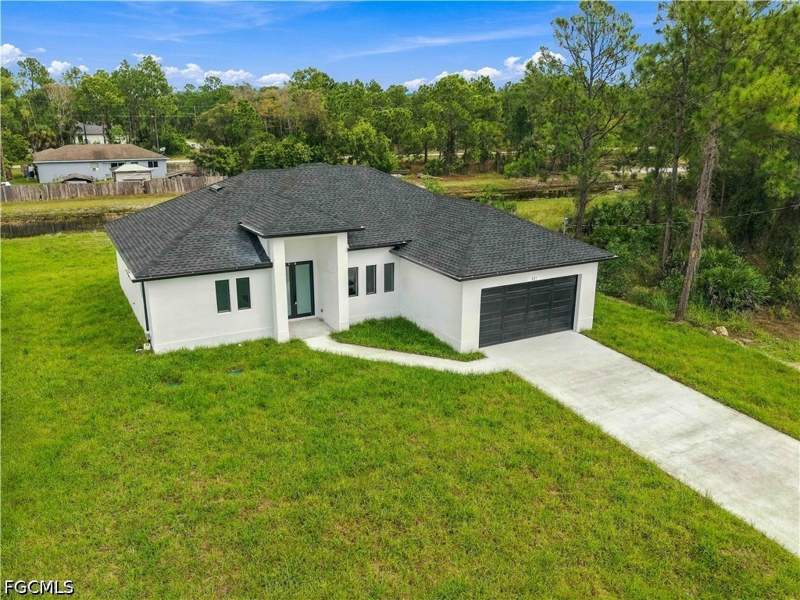 3 bedroom SingleFamilyResidence at 631 Foxchase Dr, Lehigh Acres, Lehigh Acres — photo 2