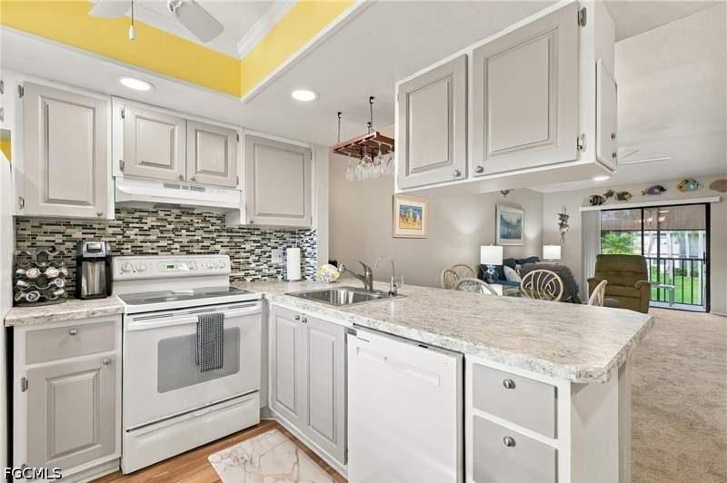 2 bedroom Condominium at 1240 Hall Rd 508, Country Pines Condo, North Fort Myers — photo 2