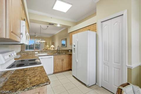14061 Brant Point Cir 725, Fort Myers FL - photo 8 of 40