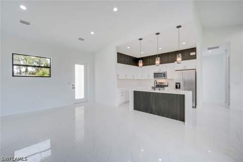 17420 Oriole Rd, Fort Myers FL - photo 6 of 33