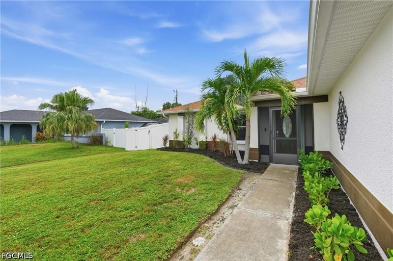 3 bedroom SingleFamilyResidence at 624 SW 9th Ave, Cape Coral, Cape Coral — photo 4