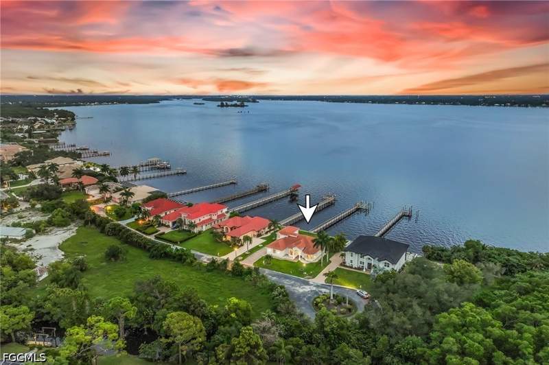 4 bedroom SingleFamilyResidence at 6140 River Shore Ct, Riverwatch, North Fort Myers — photo 3