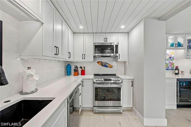 2 bedroom Condominium at 3443 Gulf Shore Blvd N 515, Naples Continental, Naples — photo 4