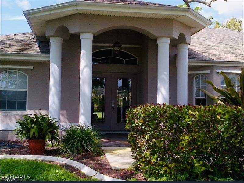 4 bedroom SingleFamilyResidence at 919 SE 18th Ter, Cape Coral, Cape Coral — photo 2