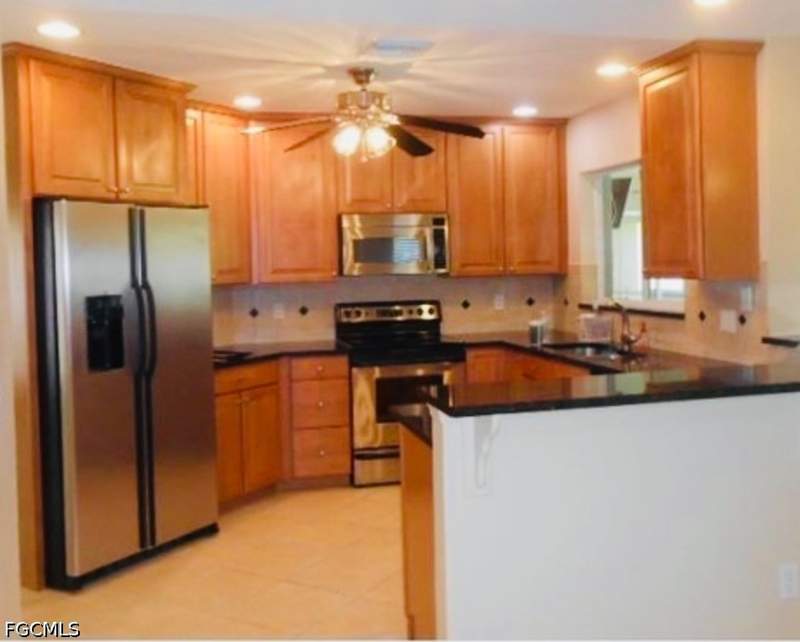 4 bedroom SingleFamilyResidence at 919 SE 18th Ter, Cape Coral, Cape Coral — photo 5