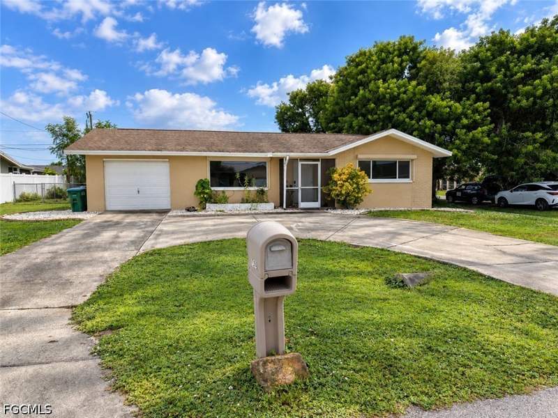 2 bedroom SingleFamilyResidence at 1204 SE 35th St, Cape Coral, Cape Coral — photo 2