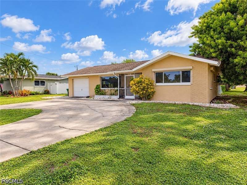 2 bedroom SingleFamilyResidence at 1204 SE 35th St, Cape Coral, Cape Coral — photo 3