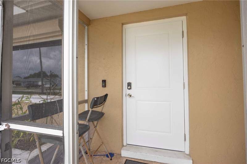 2 bedroom SingleFamilyResidence at 1204 SE 35th St, Cape Coral, Cape Coral — photo 4