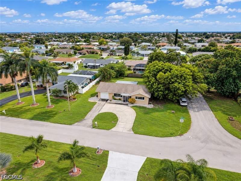 2 bedroom SingleFamilyResidence at 1204 SE 35th St, Cape Coral, Cape Coral — photo 5
