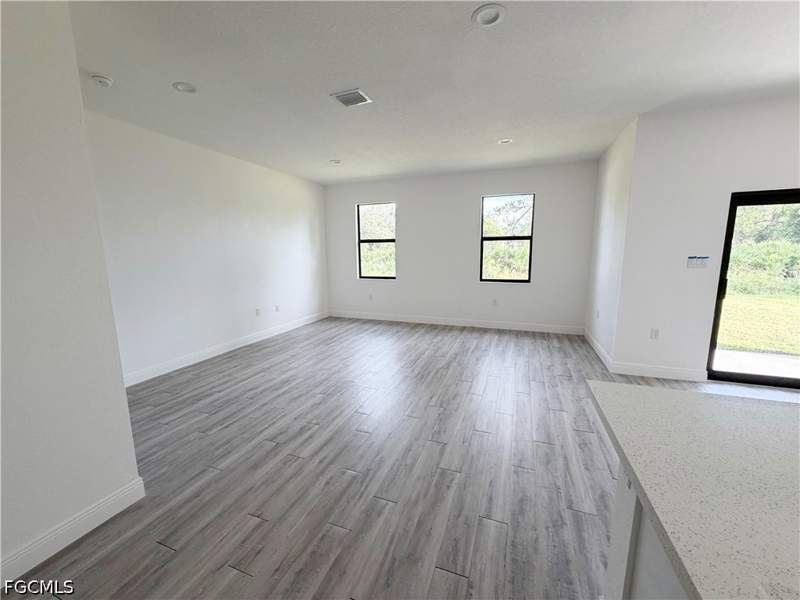 2 bedroom SingleFamilyResidence at 8003 Marsh Cir, Labelle, Labelle — photo 4