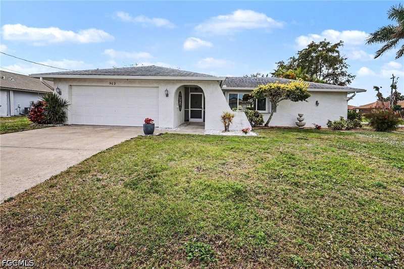 2 bedroom SingleFamilyResidence at 502 SE 32nd St, Cape Coral, Cape Coral — photo 1