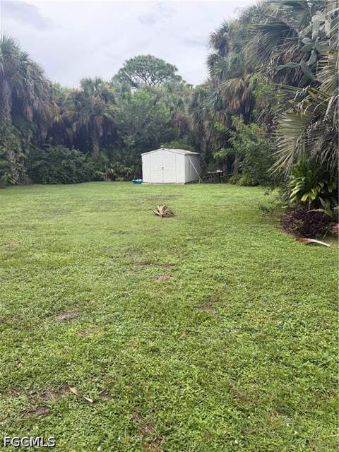 401 Hibiscus Ave, Lehigh Acres FL - photo 7 of 15