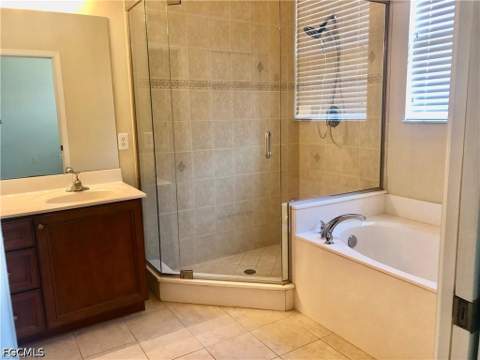 9813 Quinta Artesa Way 104, Fort Myers FL - photo 9 of 18