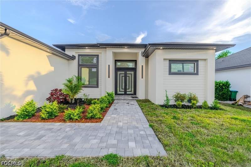 4 bedroom SingleFamilyResidence at 920 SE 5th Ter, Cape Coral, Cape Coral — photo 2
