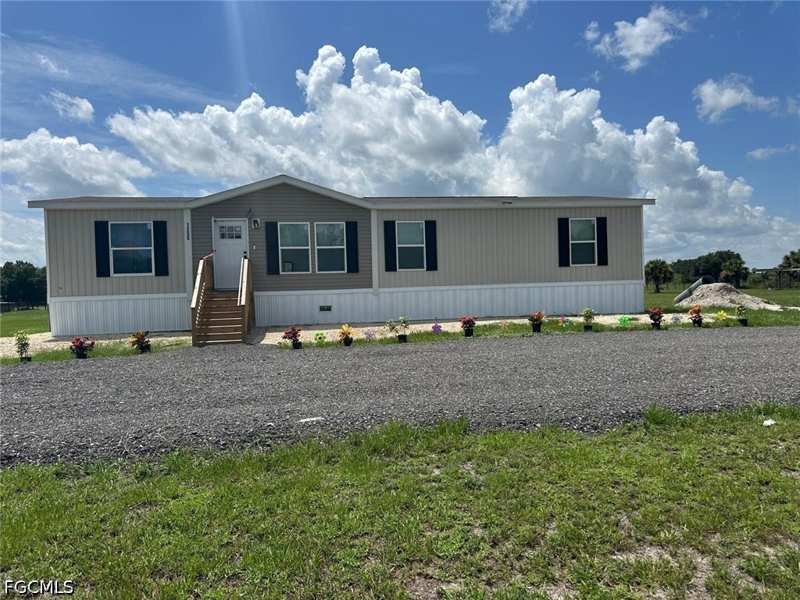 4 bedroom ManufacturedHome at 1250 Homestead Ave, Pioneer Plantation, Clewiston — photo 1