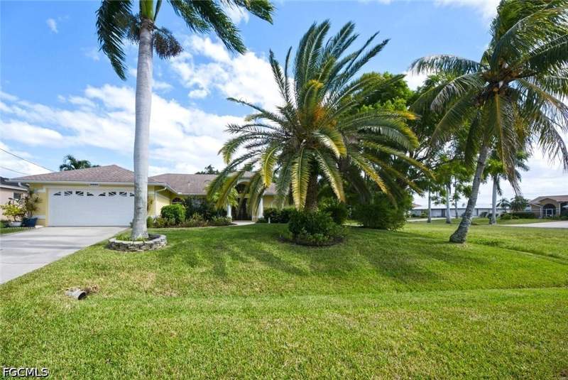 3 bedroom SingleFamilyResidence at 4417 SW 25th Pl, Cape Coral, Cape Coral — photo 2