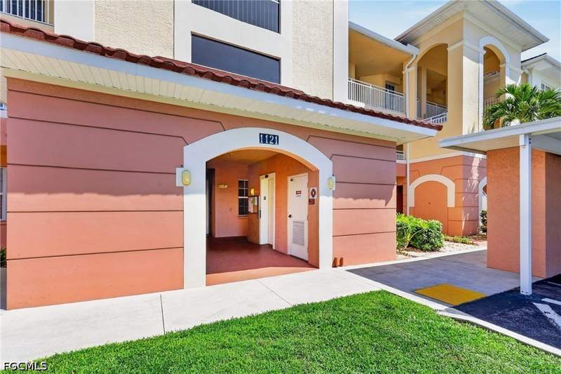 2 bedroom Condominium at 1121 Van Loon Commons Cir 205, Van Loon Commons, Cape Coral — photo 2