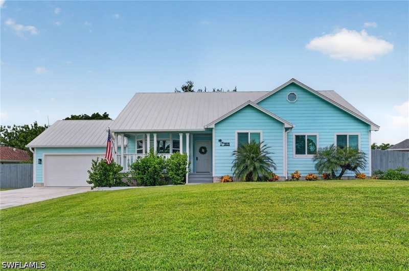 3 bedroom SingleFamilyResidence at 20520 Pine Tree Ln, Estero River Heights, Estero — photo 1
