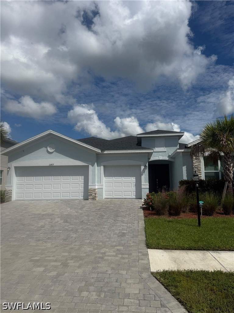 3 bedroom SingleFamilyResidence at 10419 Mineral Ct, Stonehill Manor, North Fort Myers — photo 2