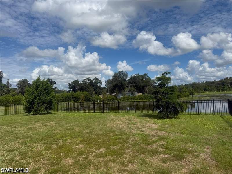 3 bedroom SingleFamilyResidence at 10419 Mineral Ct, Stonehill Manor, North Fort Myers — photo 4