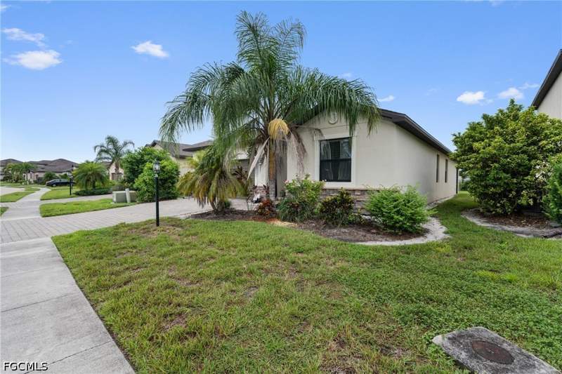 4 bedroom SingleFamilyResidence at 14378 Vindel Cir, Portico, Fort Myers — photo 3