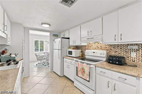 1930 Gulf Shore Blvd N B302, Naples FL - photo 13 of 35