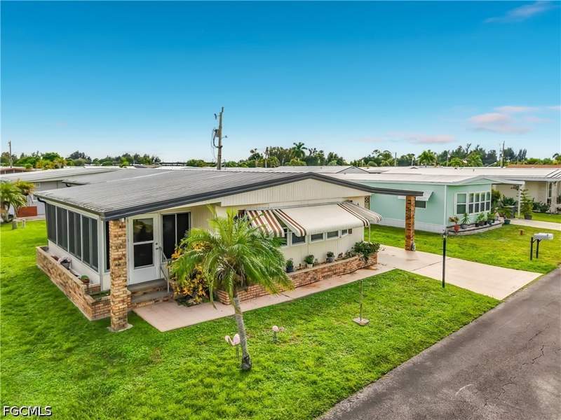 2 bedroom ManufacturedHome at 3148 Indian Village Ln, Lake Arrowhead Mob Village, North Fort Myers — photo 3