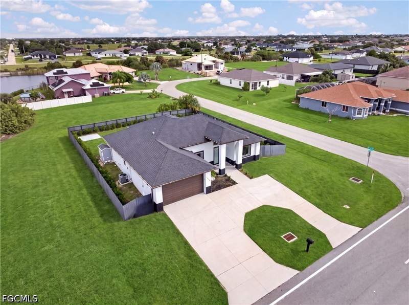3 bedroom SingleFamilyResidence at 1135 Tropicana Pkwy W, Cape Coral, Cape Coral — photo 3