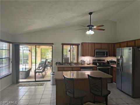 2306 SE 8th St, Cape Coral FL - photo 7 of 38