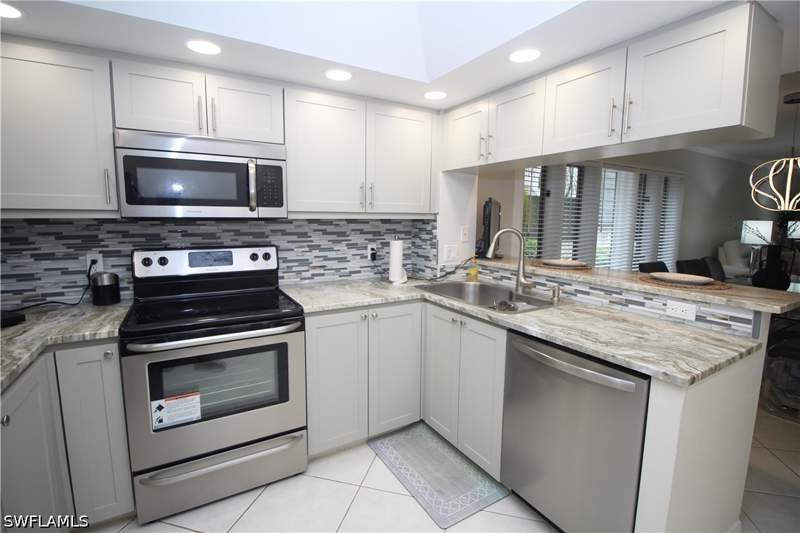 2 bedroom Condominium at 1529 Oyster Catcher Pt A, Naples Bath And Tennis Club, Naples — photo 2
