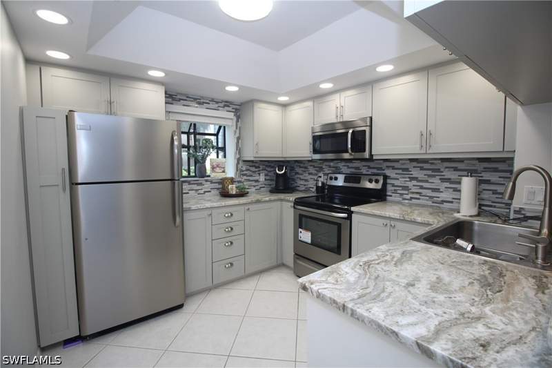 2 bedroom Condominium at 1529 Oyster Catcher Pt A, Naples Bath And Tennis Club, Naples — photo 3