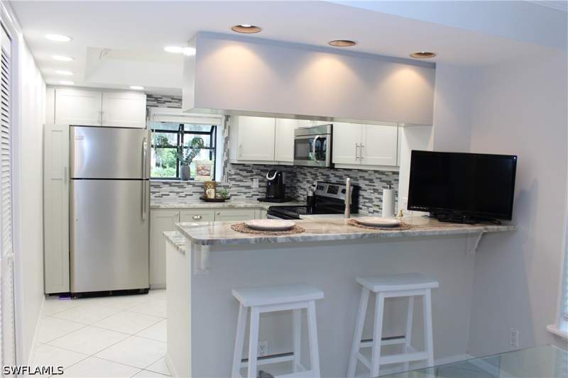 2 bedroom Condominium at 1529 Oyster Catcher Pt A, Naples Bath And Tennis Club, Naples — photo 4