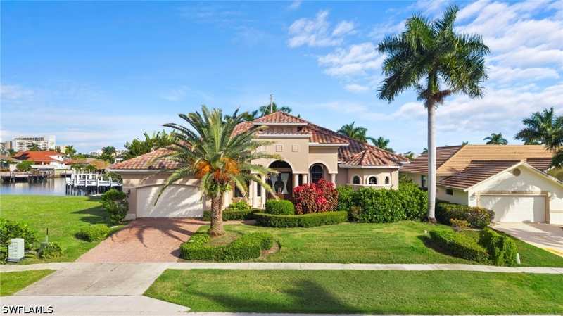 3 bedroom SingleFamilyResidence at 879 Banyan Ct, Marco Island, Marco Island — photo 1