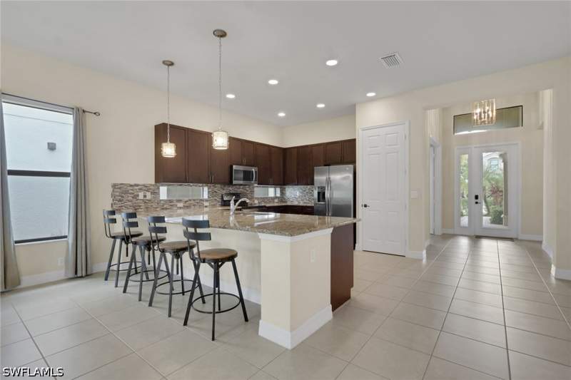 2 bedroom SingleFamilyResidence at 2862 Cinnamon Bay Cir, Riverstone, Naples — photo 3