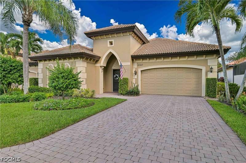 4 bedroom SingleFamilyResidence at 12567 Grandezza Cir, Savona, Estero — photo 2