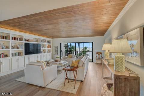 1900 Virginia Ave 203, Fort Myers FL - photo 6 of 47