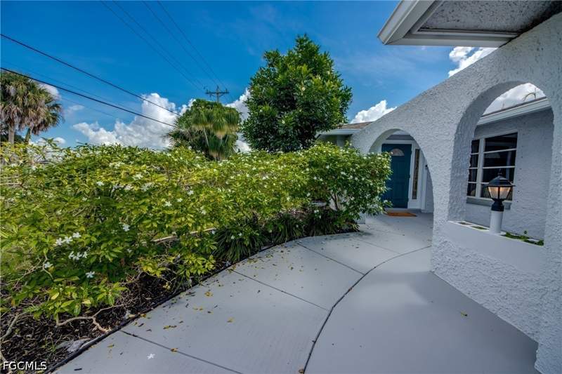 3 bedroom SingleFamilyResidence at 930 E Archer Pkwy, Cape Coral, Cape Coral — photo 3